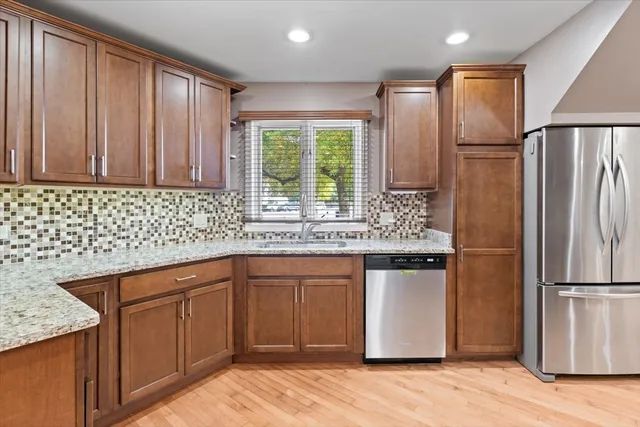 $475,000 | 414 South Dee Road, Park Ridge, IL 60068