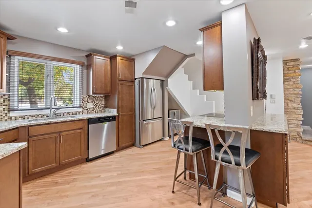 $475,000 | 414 South Dee Road, Park Ridge, IL 60068