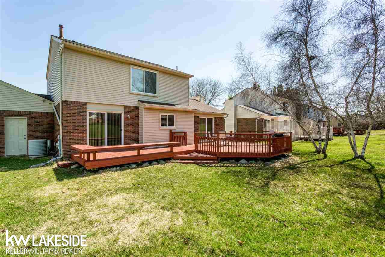 2202 Highsplint Drive Rochester, MI 48307 - Photo 17 of 18 31346659-16.JPG