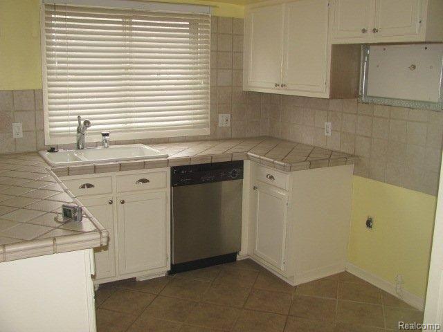 34034 West 13 Mile Road Farmington, MI 48331 - Photo 2 of 15 12kitchen.jpg