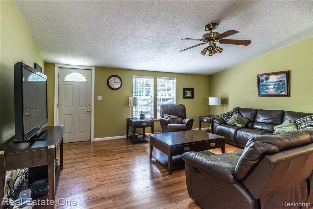 245 Herman Street Novi, MI 48377 - Photo 9 of 28 Great room