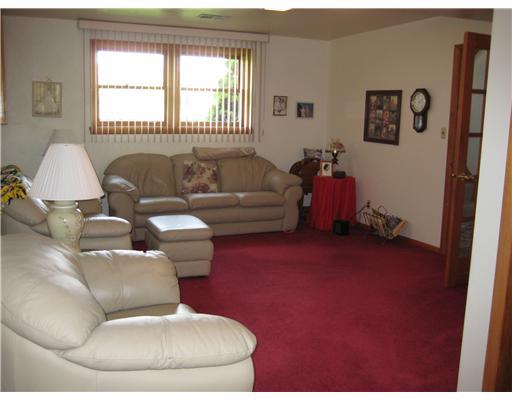 1985 O'Block Road Plum, PA 15239 - Photo 14 of 18 Den/Family/Great Room.