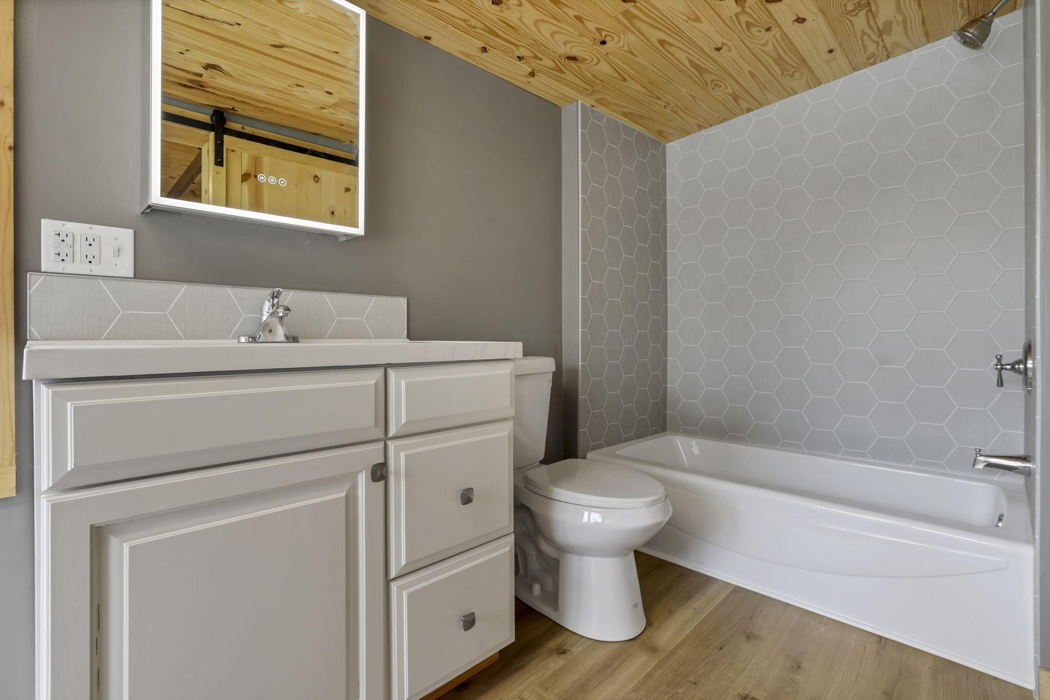 8400 16th Road Southwest, Unit SW Amanda, OH 43102 - Photo 18 of 50 Large Bathroom w/Laundry