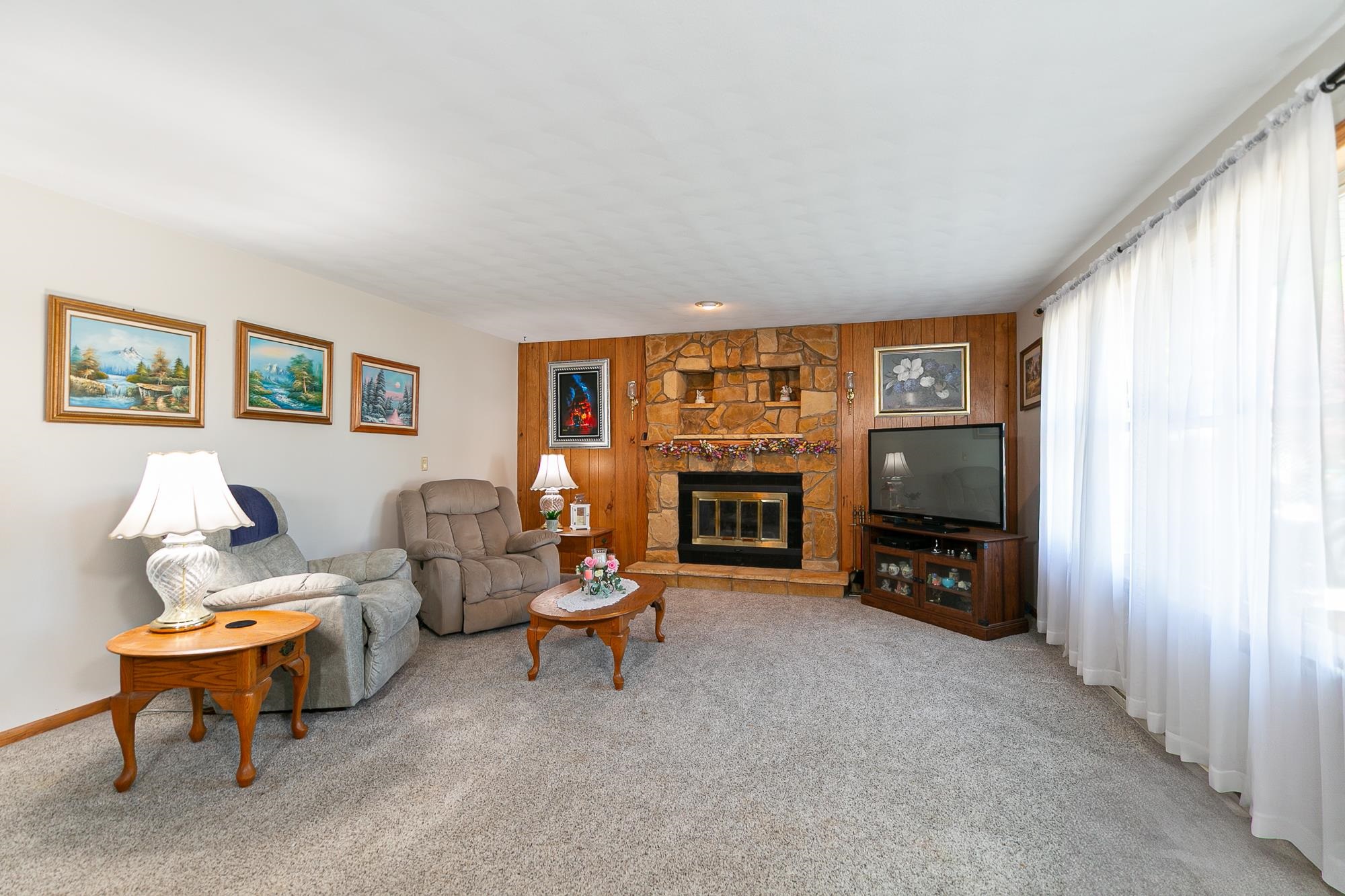 2149 North Connies Court Appleton, WI 54914 - Photo 4 of 30