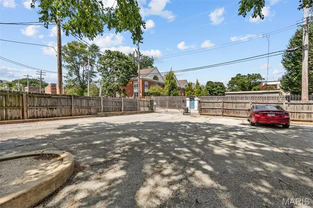 $1,500 | 4317 Lindell Boulevard, Unit H, St. Louis, MO 63108