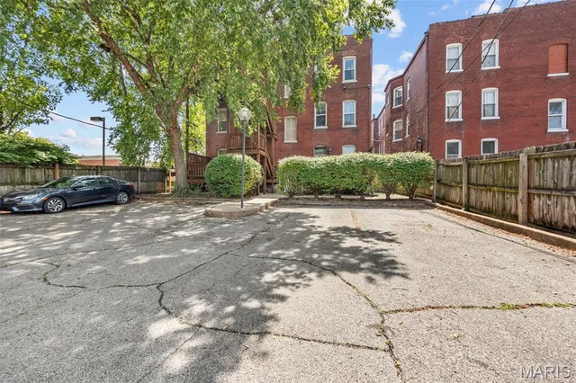 $1,500 | 4317 Lindell Boulevard, Unit H, St. Louis, MO 63108