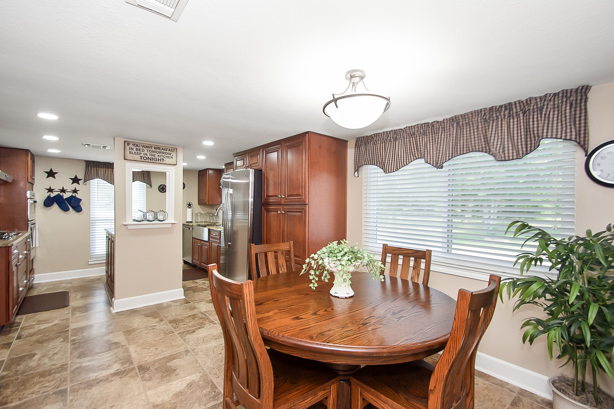 9112 Pilgrim Circle Rosharon, TX 77583 - Photo 9 of 32 Breakfast nook