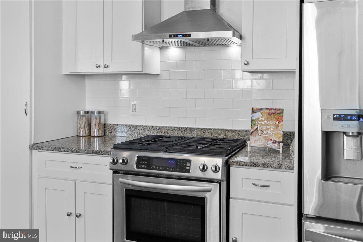 4422 Old York Road Baltimore, MD 21212 - Photo 12 of 37 Kitchen with stainless steel appliances
