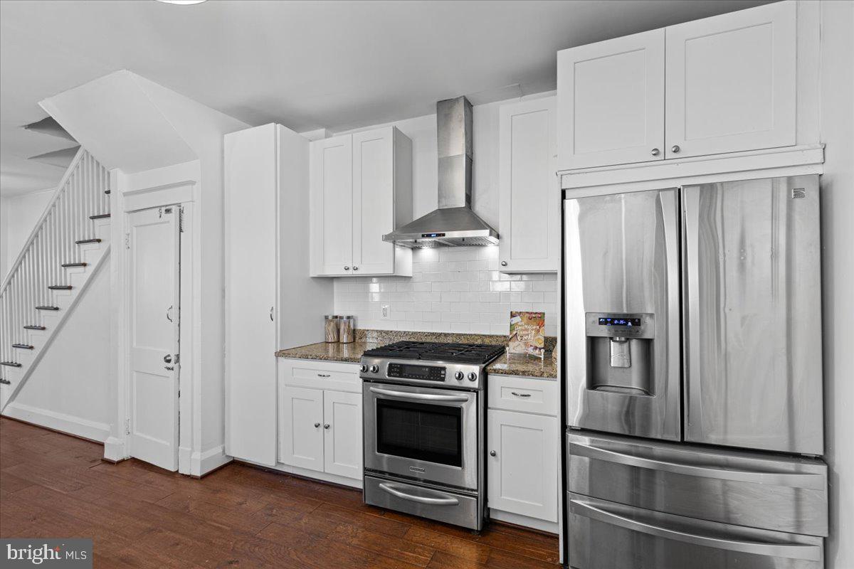 4422 Old York Road Baltimore, MD 21212 - Photo 13 of 37 Beautiful kitchen with stainless steel appliances