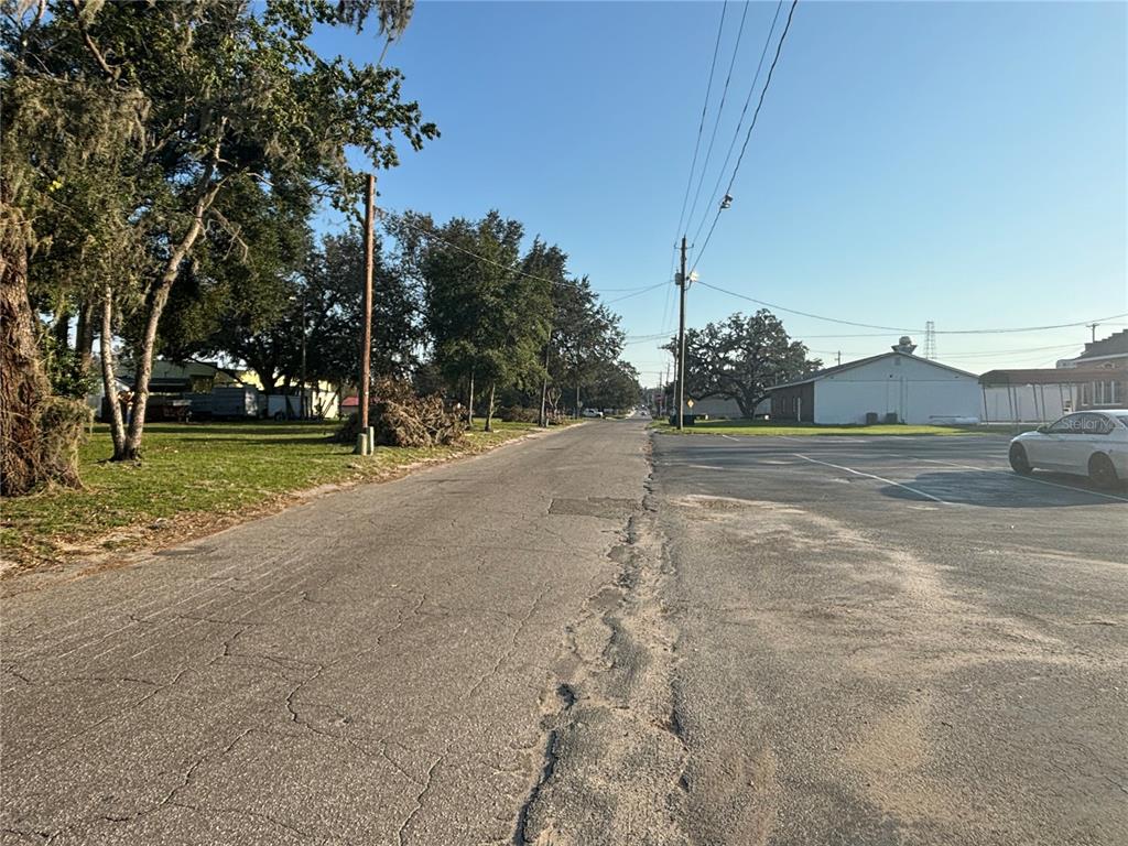 14530 6th Street Dade City, FL 33523 - Photo 6 of 7 a view of a road with a building in the background