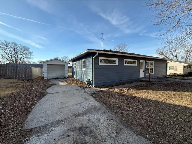 $145,000 | 109 Sioux Avenue, Hiawatha, KS 66434