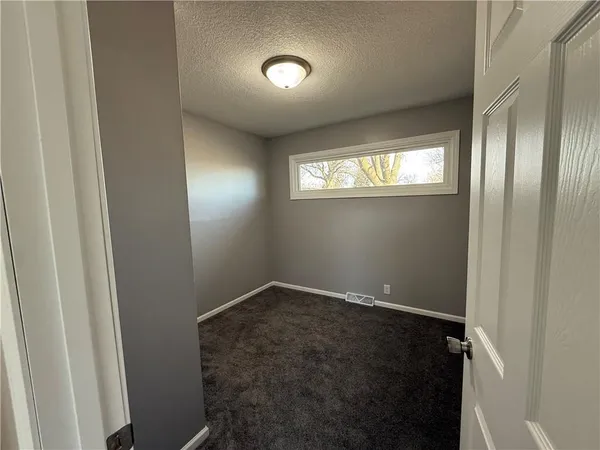 $140,000 | 109 Sioux Avenue, Hiawatha, KS 66434