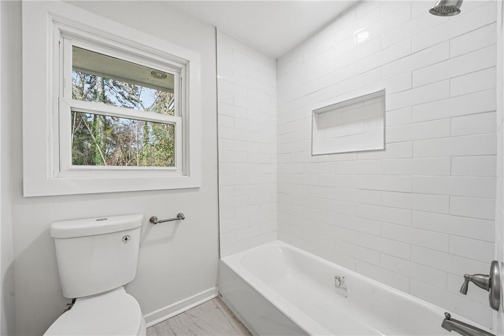 1136 Powell Court Southeast Atlanta, GA 30316 - Photo 21 of 33 a bathroom with a toilet and a bathtub