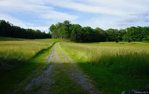 $995,000 | 762 Tower Hill Road, Millbrook, NY 12545