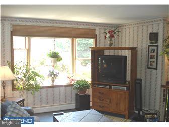 262 Belair Road Warminster, PA 18974 - Photo 3 of 12 Living Room