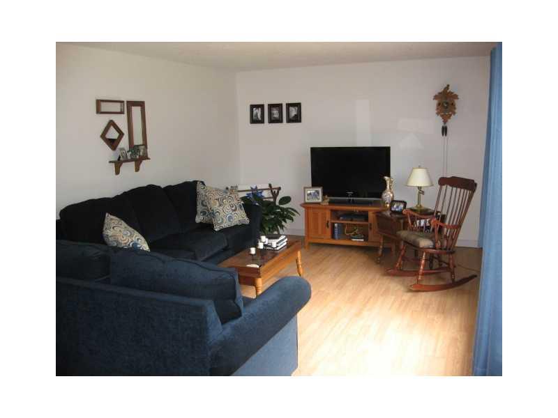 241 Crockett Road Dexter, ME 04930 - Photo 10 of 27 Living Room.