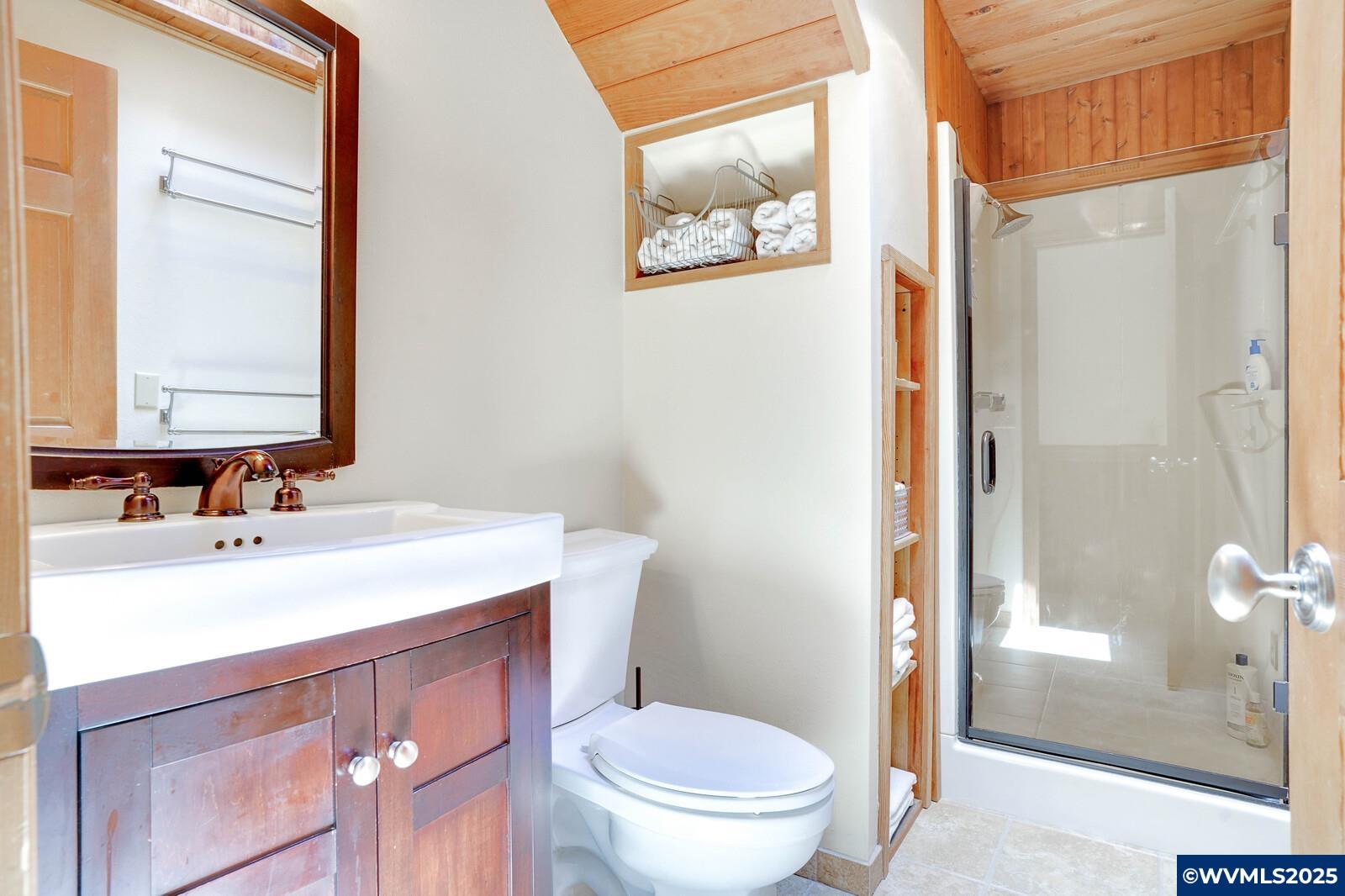 33941 Totem Pole Road Lebanon, OR 97355 - Photo 16 of 37 Gallery Image 16