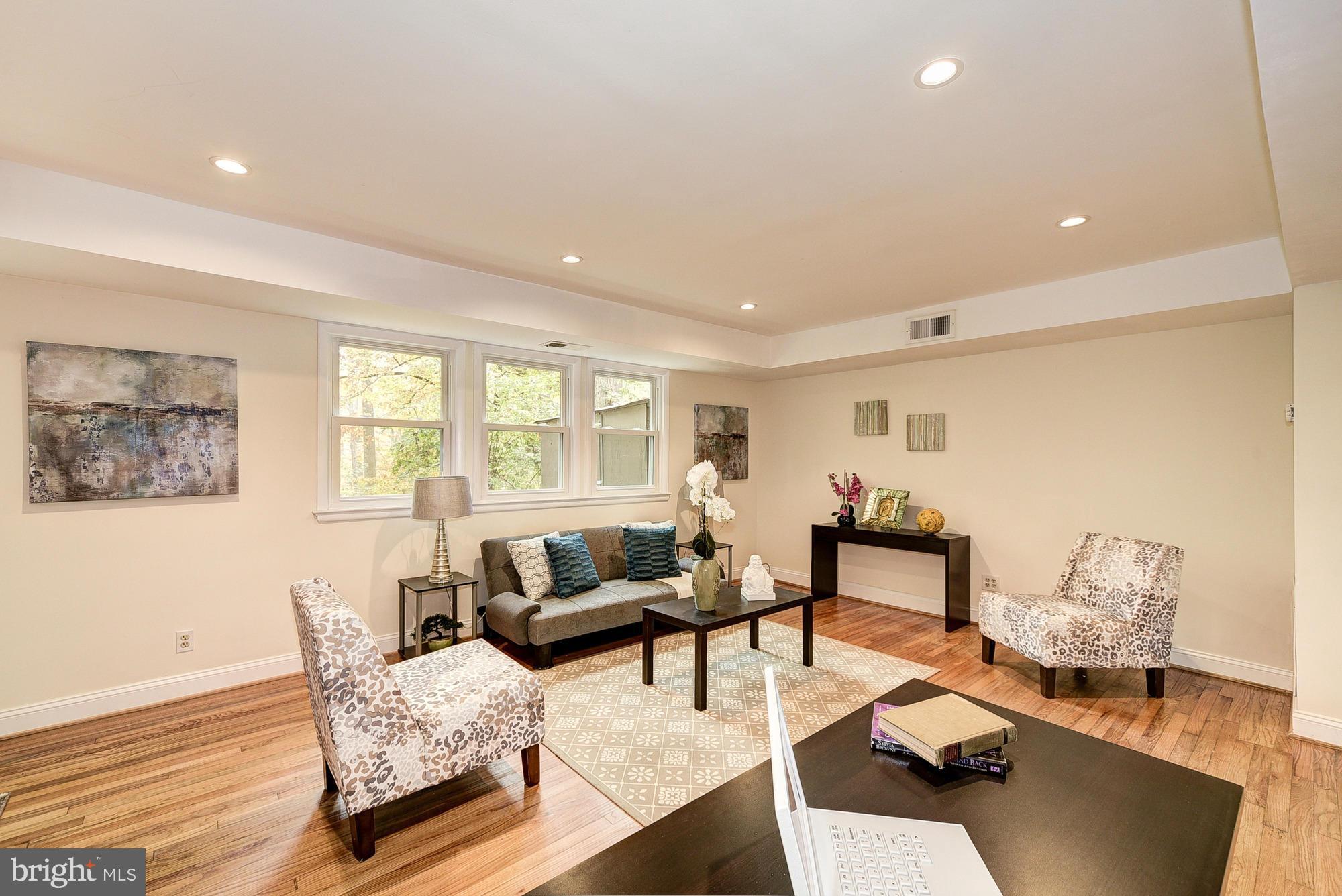 8525 Geren Road, Unit 222 Silver Spring, MD 20901 - Photo 7 of 21 Living Room