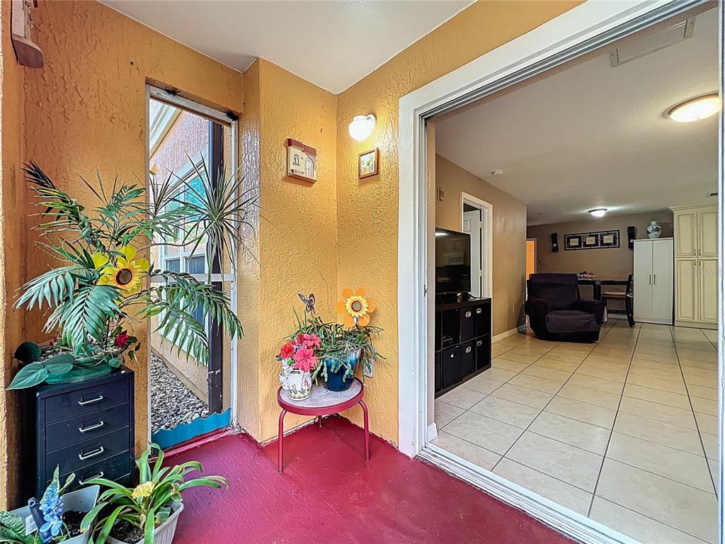 5471 Vineland Road, Unit 7109 Orlando, FL 32811 - Photo 40 of 60 a living room with furniture and a potted plant