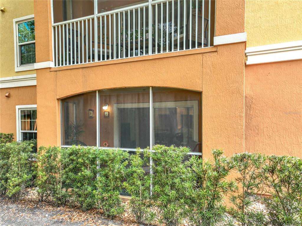 5471 Vineland Road, Unit 7109 Orlando, FL 32811 - Photo 41 of 60 front view of a house with a small yard