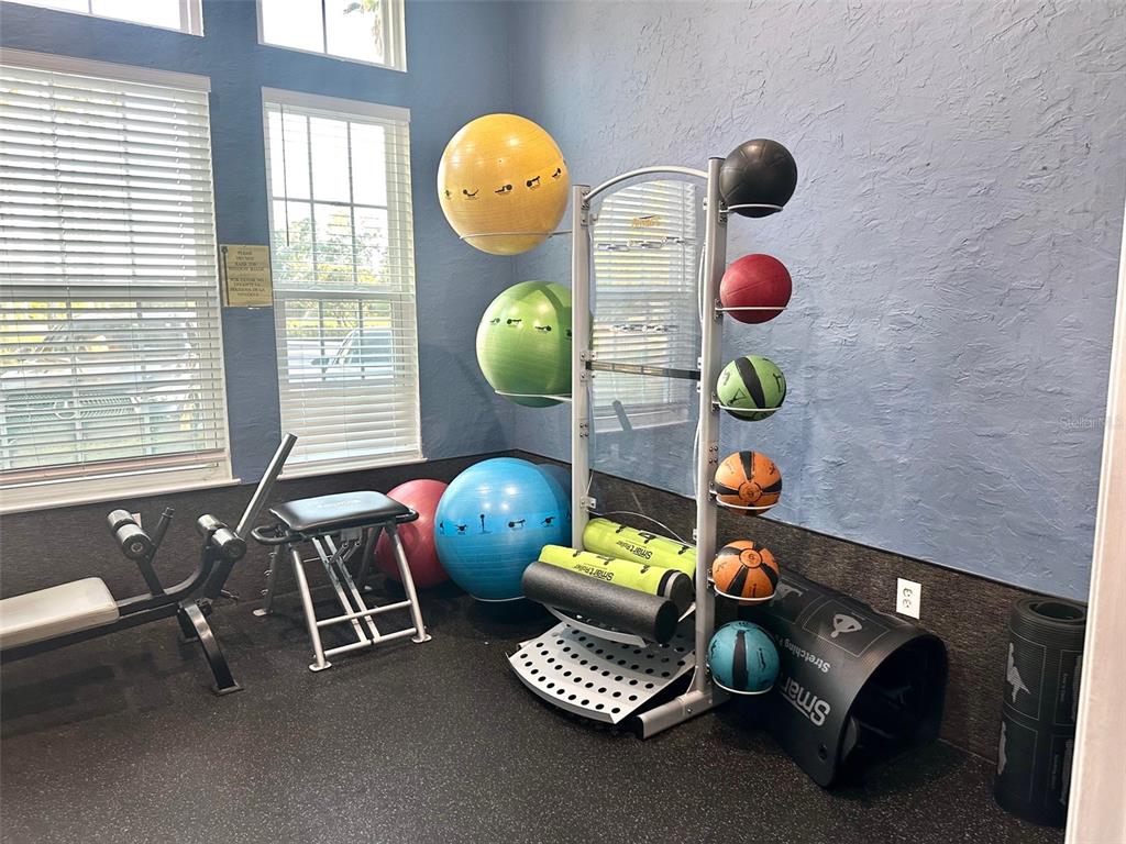 5471 Vineland Road, Unit 7109 Orlando, FL 32811 - Photo 54 of 60 a room with gym equipment