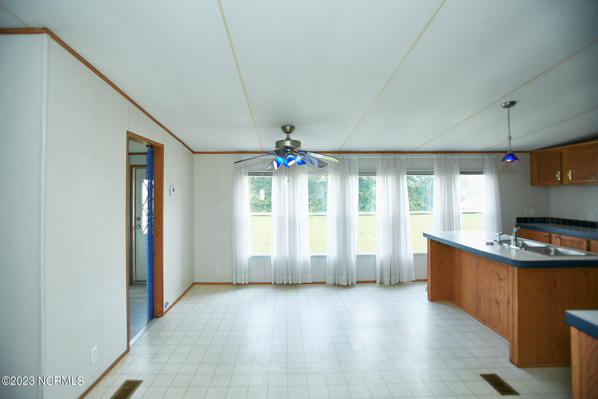 8619 Ransom Ln - Kitchen eatin