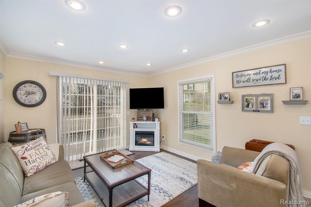 1366 Crescent Lane Rochester Hills, MI 48306 - Photo 6 of 30