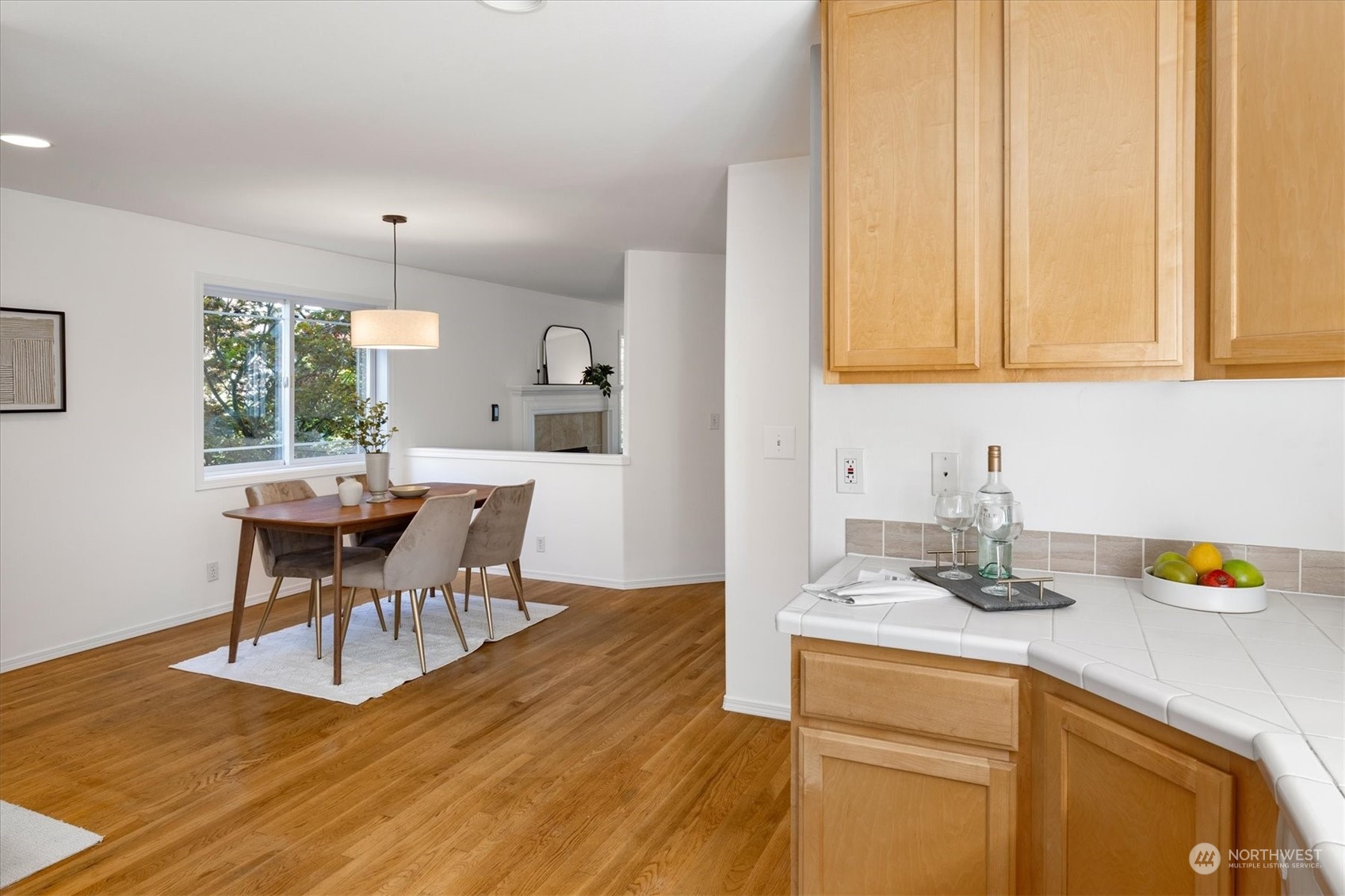 320 Northeast 80th Street Seattle, WA 98115 - Photo 11 of 30