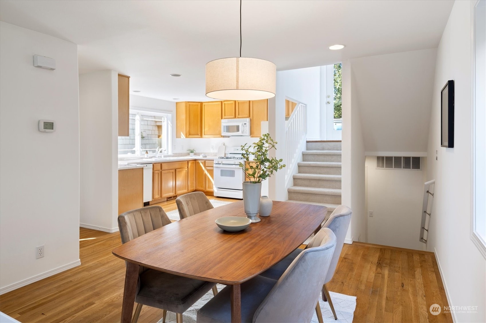 320 Northeast 80th Street Seattle, WA 98115 - Photo 12 of 30