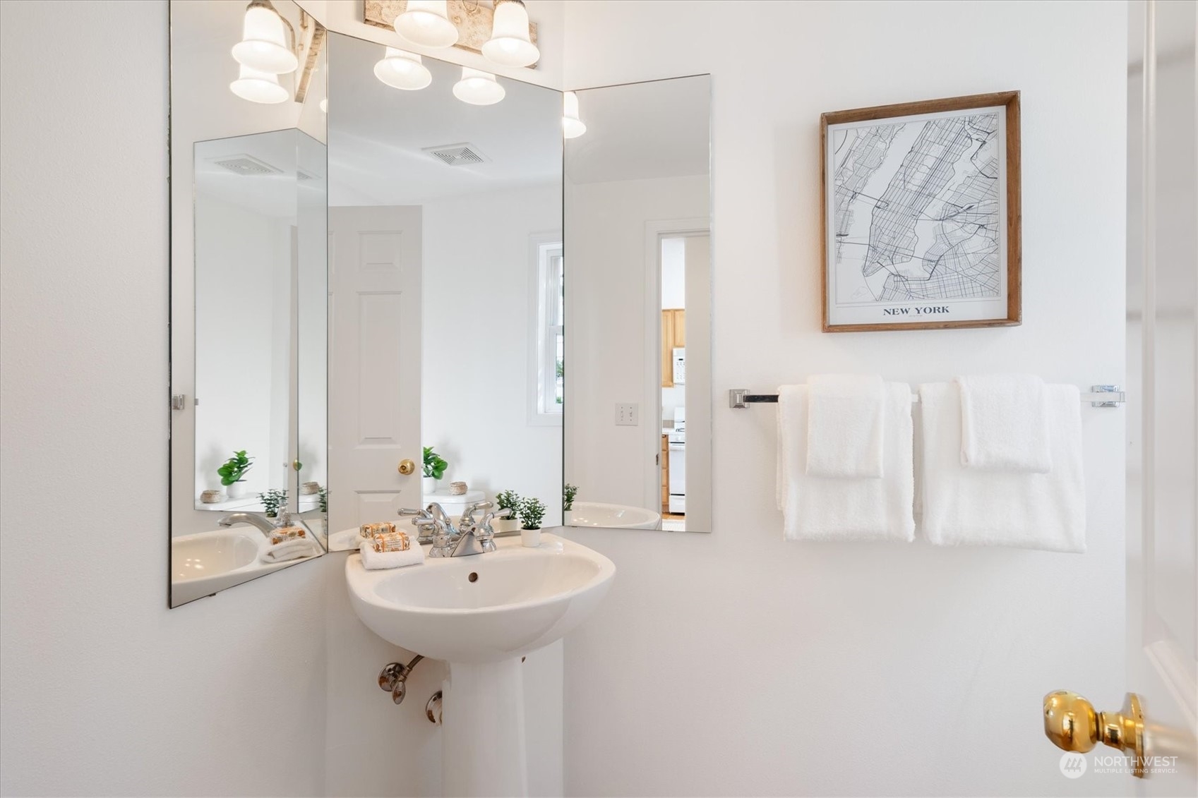 320 Northeast 80th Street Seattle, WA 98115 - Photo 18 of 30