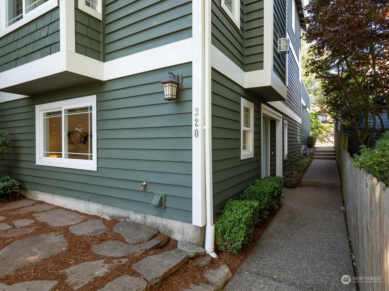 320 Northeast 80th Street Seattle, WA 98115 - Photo 2 of 30