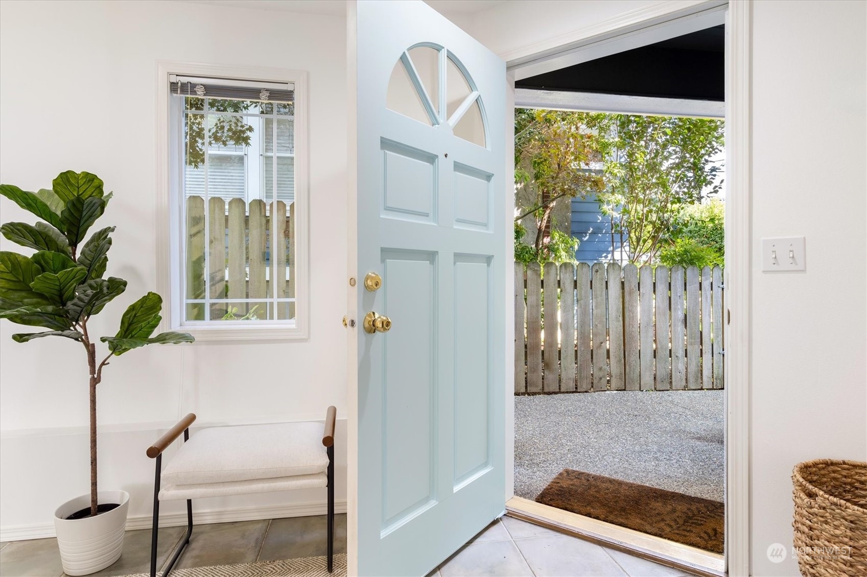 320 Northeast 80th Street Seattle, WA 98115 - Photo 3 of 30