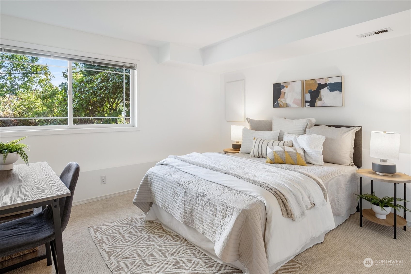 320 Northeast 80th Street Seattle, WA 98115 - Photo 4 of 30