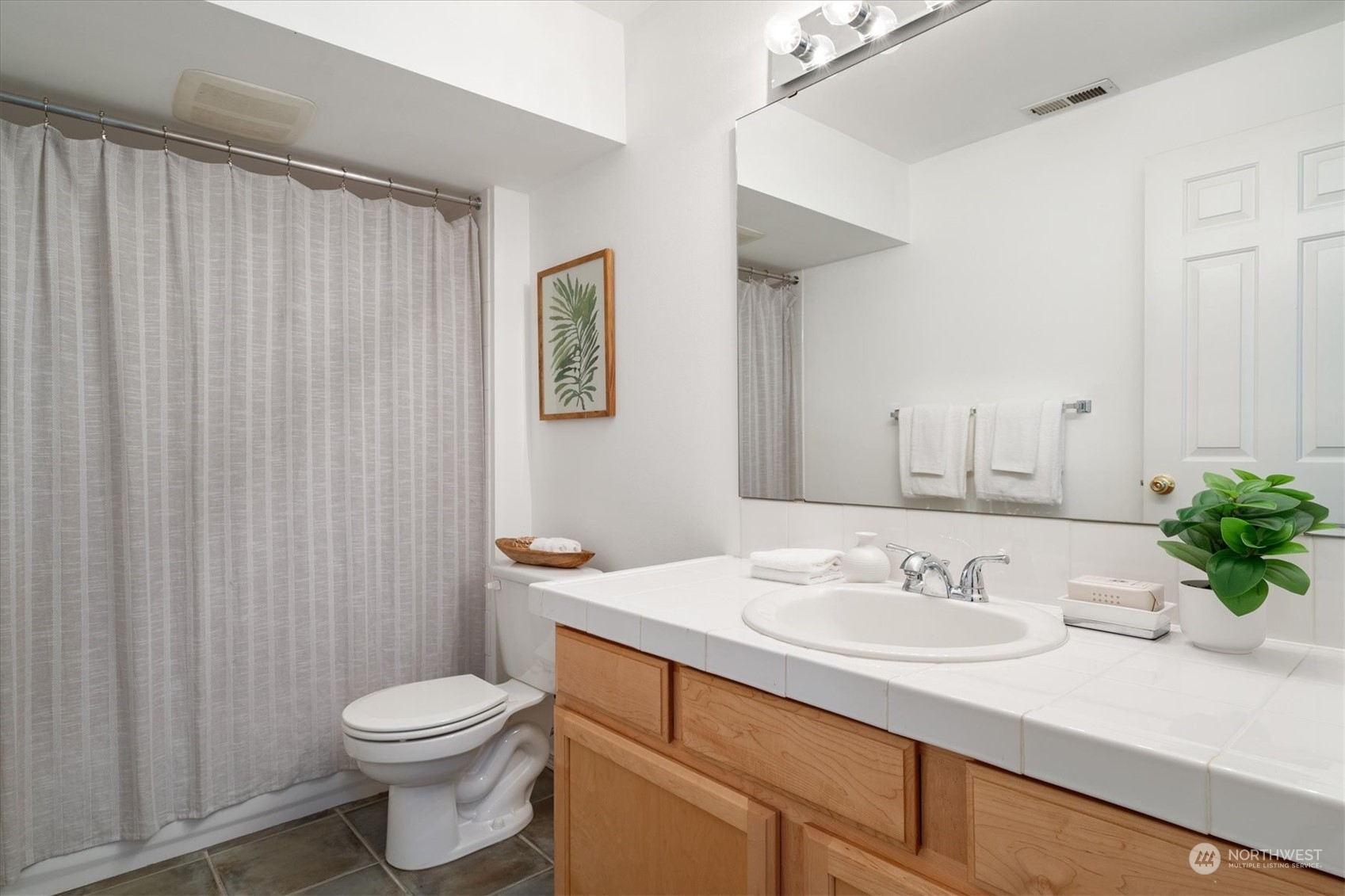 320 Northeast 80th Street Seattle, WA 98115 - Photo 6 of 30