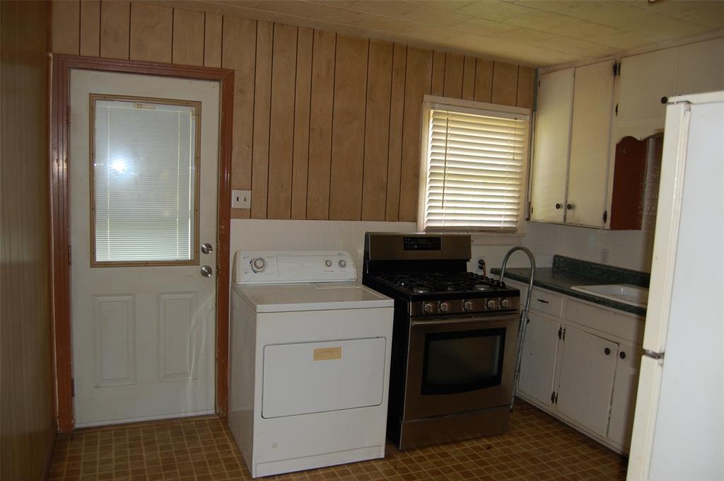 141 Ragland Street Graham, TX 76450 - Photo 10 of 17