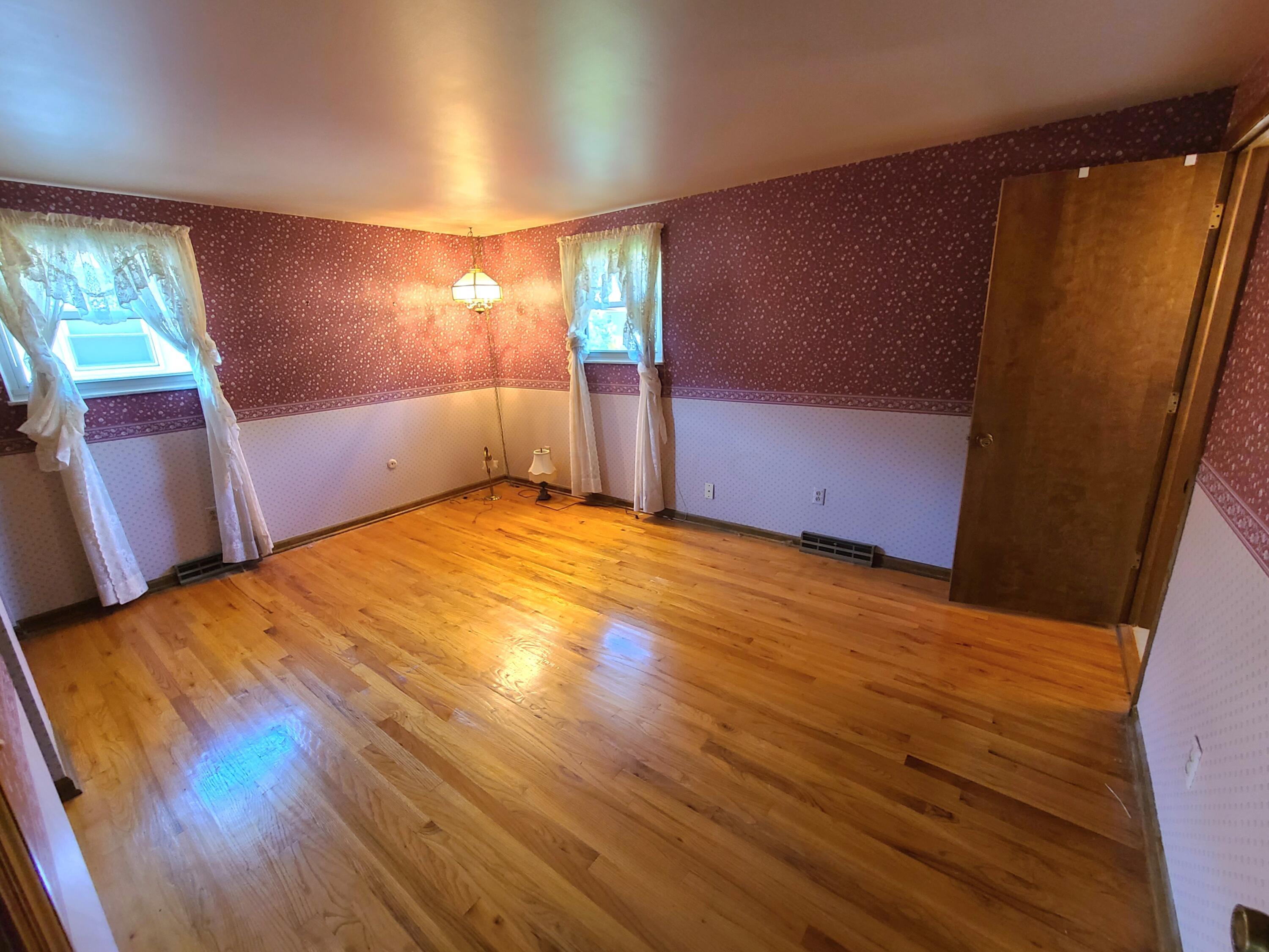 1686 Sandhurst Road Columbus, OH 43229 - Photo 16 of 22 20231011_145039(1)