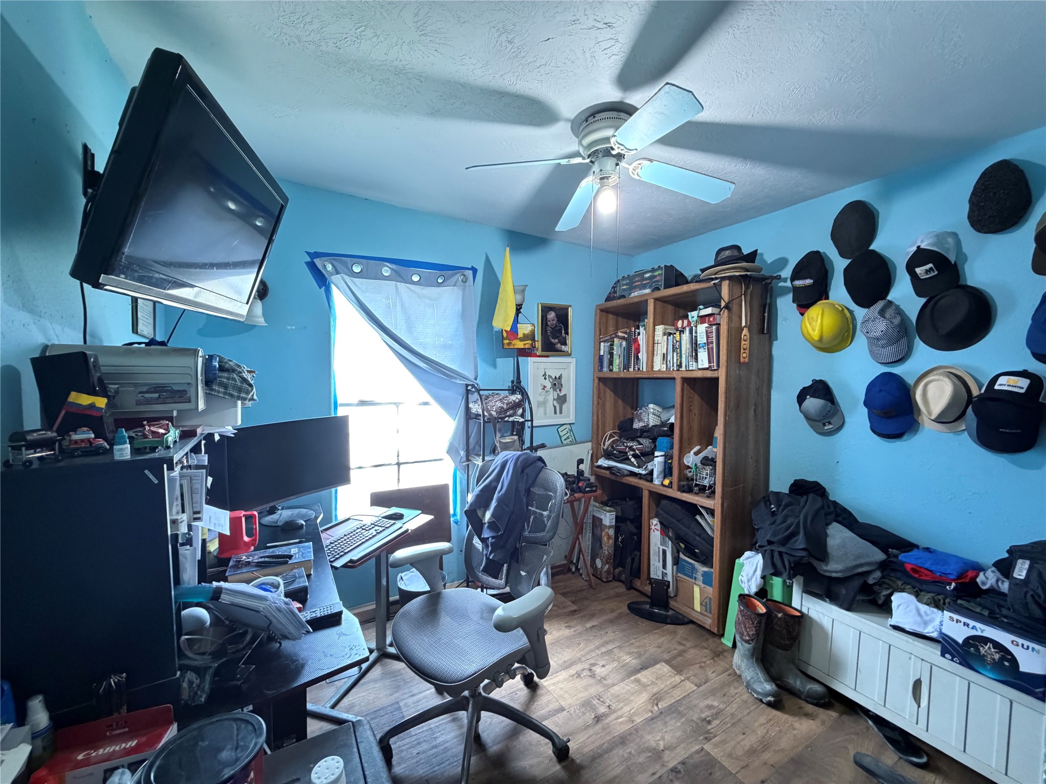 11 June Lane Shepherd, TX 77371 - Photo 9 of 33 a living room filled with furniture and a flat screen tv