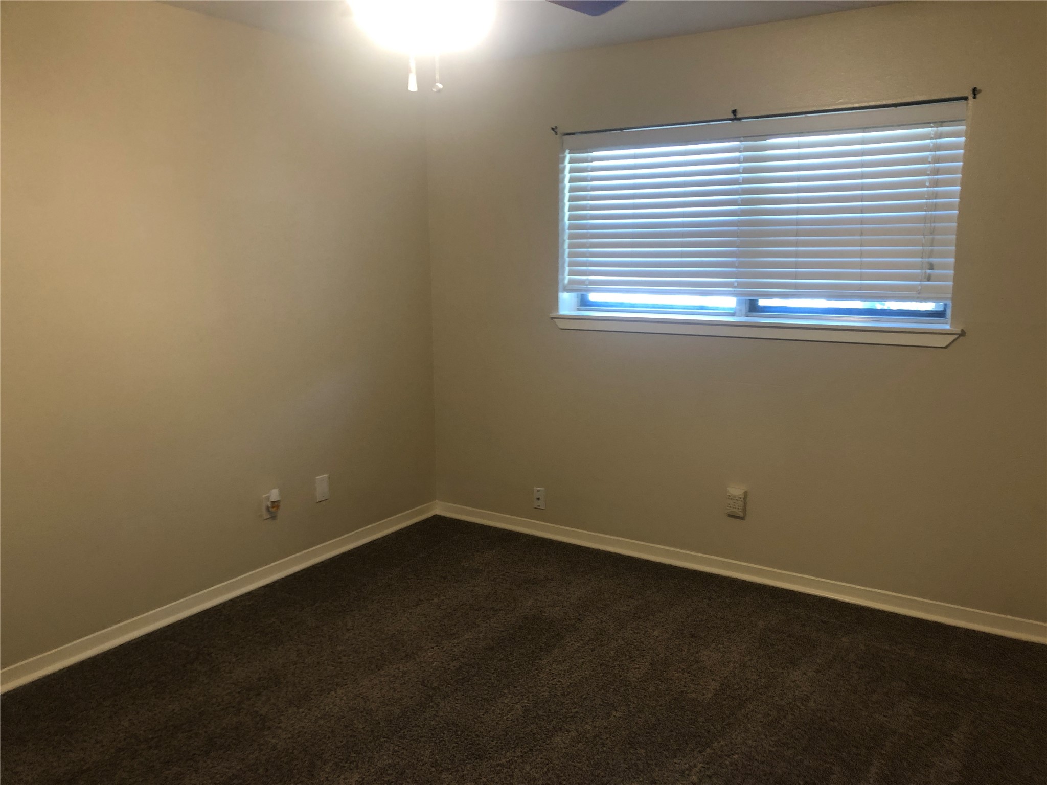 3332 Burke Road, Unit 83 Pasadena, TX 77504 - Photo 3 of 11 an empty room with a window