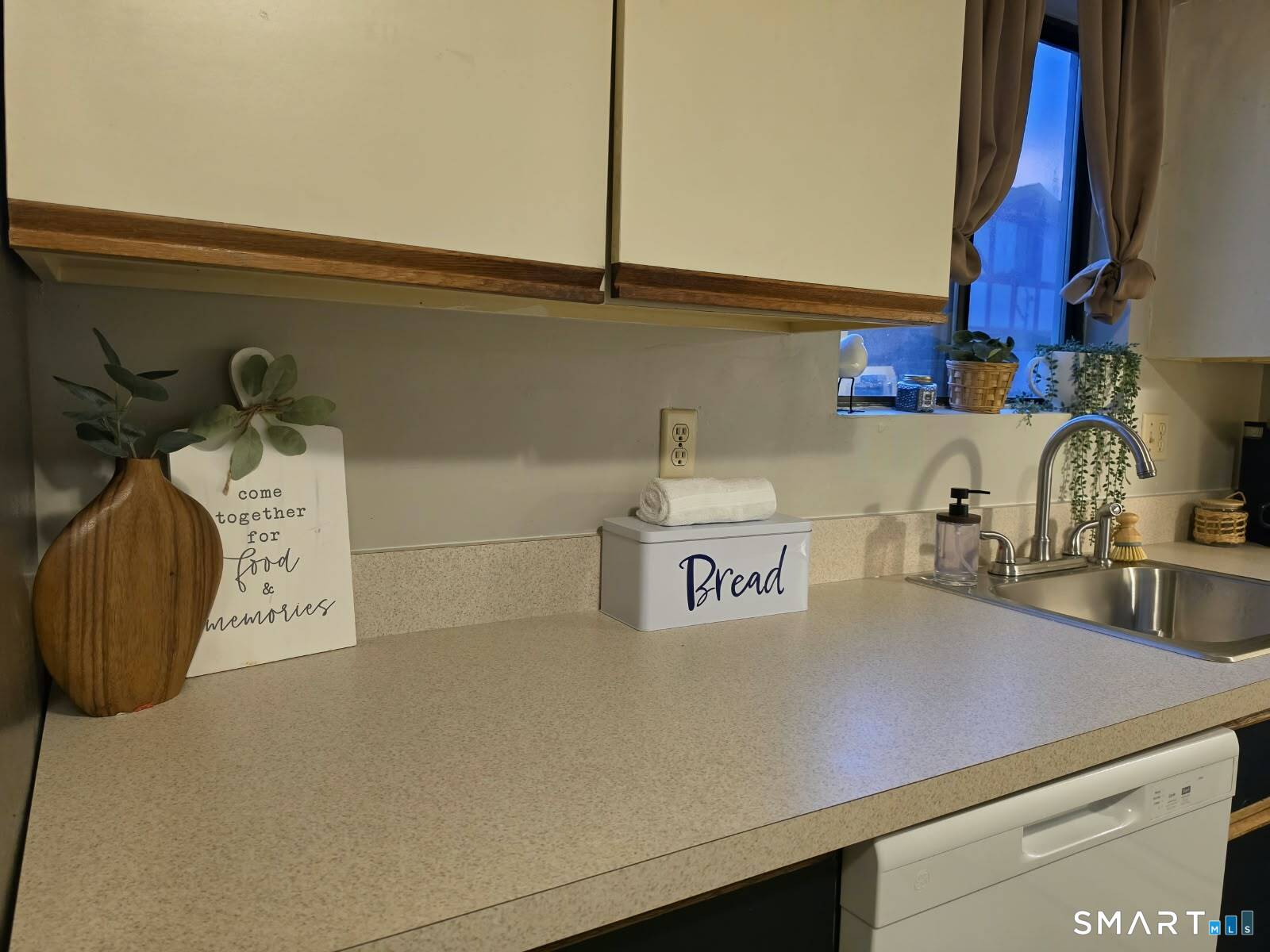 1448 Meriden Road, Unit 15 Waterbury, CT 06705 - Photo 9 of 27 Gallery Image 9