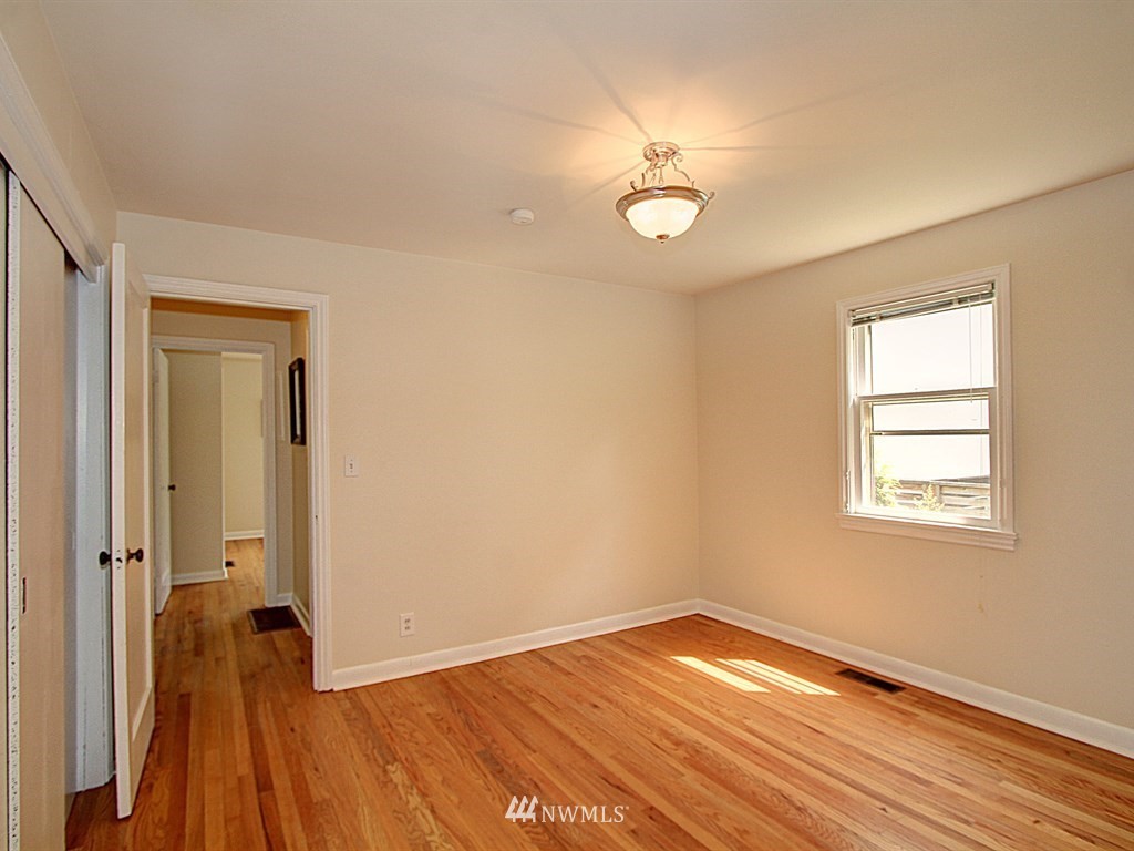 3941 Southwest Southern Street Seattle, WA 98136 - Photo 12 of 16
