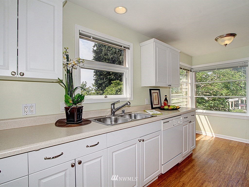 3941 Southwest Southern Street Seattle, WA 98136 - Photo 5 of 16