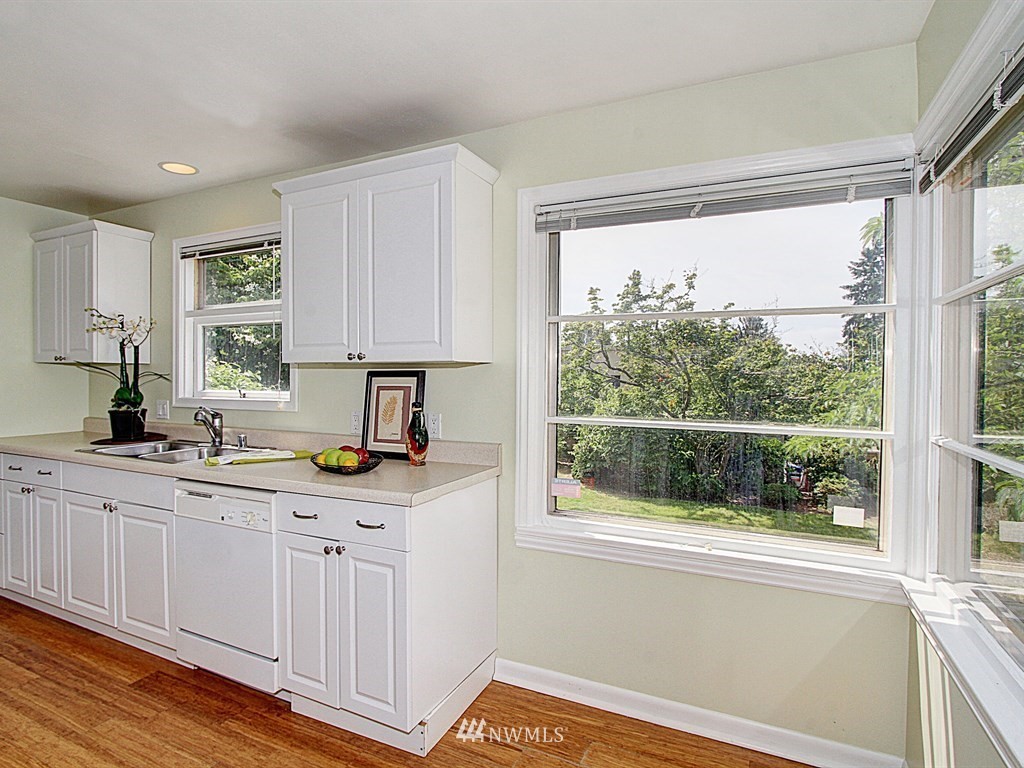 3941 Southwest Southern Street Seattle, WA 98136 - Photo 6 of 16