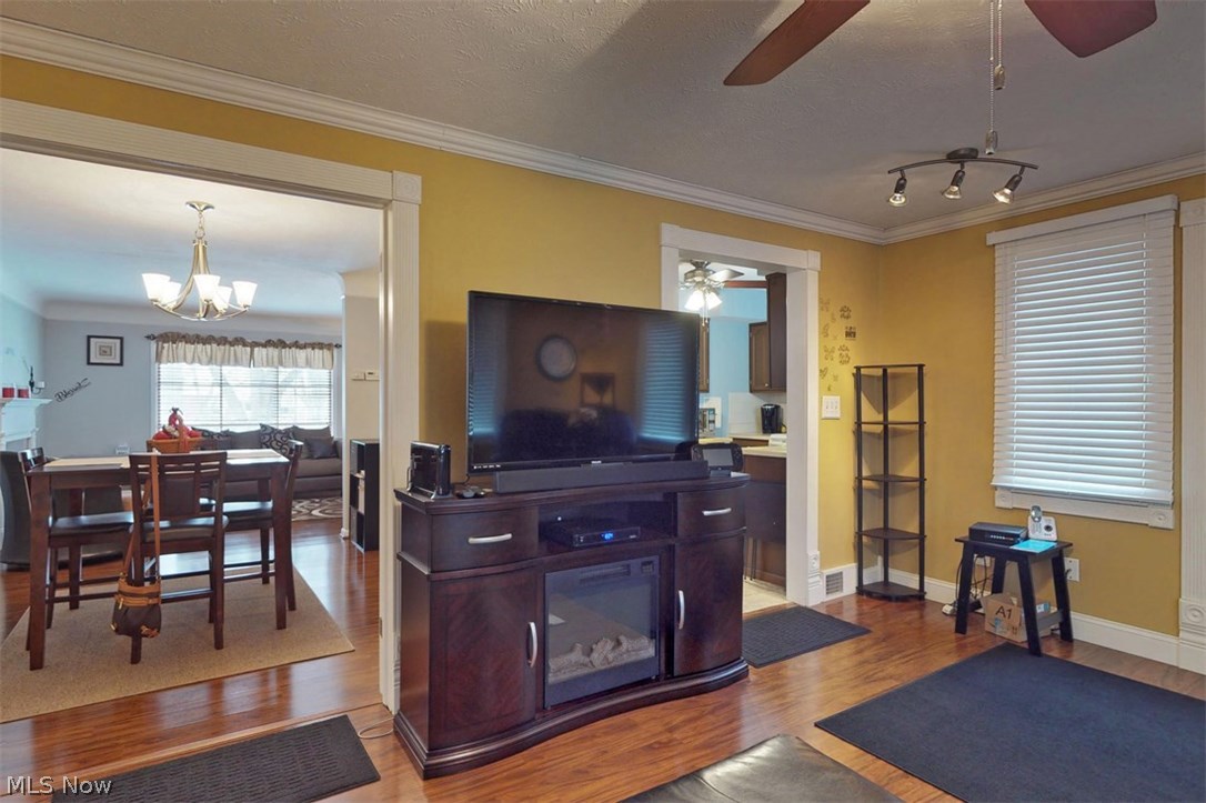 1559 Edgefield Road Lyndhurst, OH 44124 - Photo 10 of 29