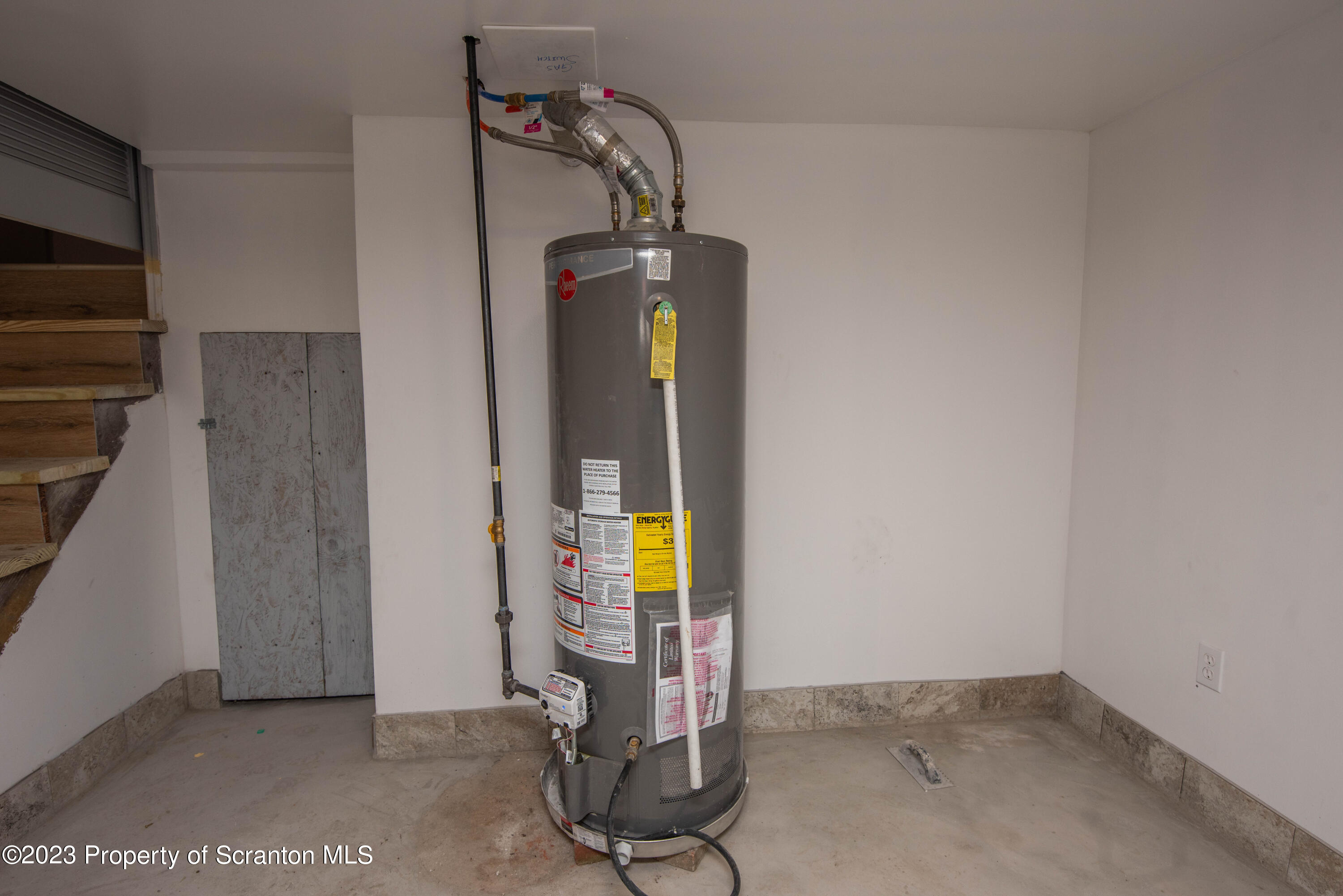 124 Delaware Avenue Olyphant, PA 18447 - Photo 30 of 30 a view of a room with gym equipment