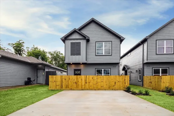 a view of house with a yard