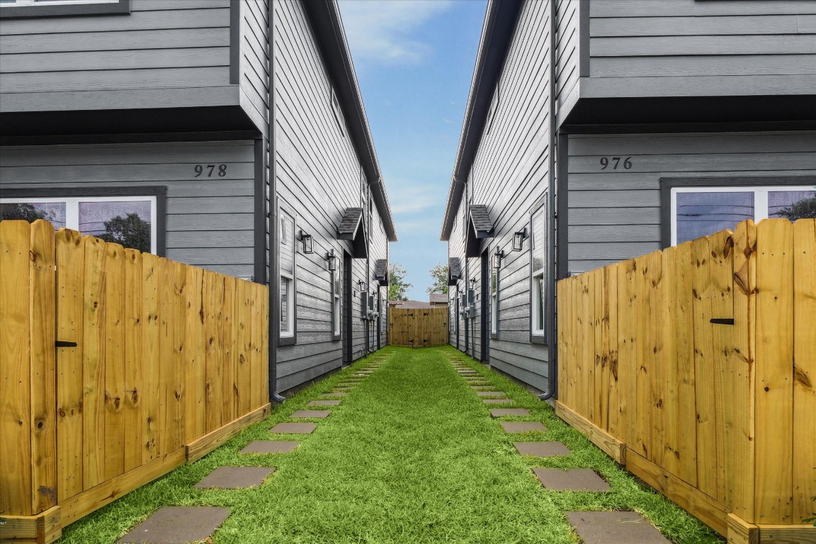 978 Marjorie Street, Unit 1 Houston, TX 77088 - Photo 12 of 12 a view of a back yard from a building