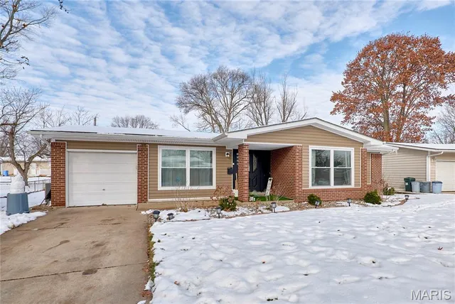 $215,000 | 1350 Sandy Drive, Florissant, MO 63031
