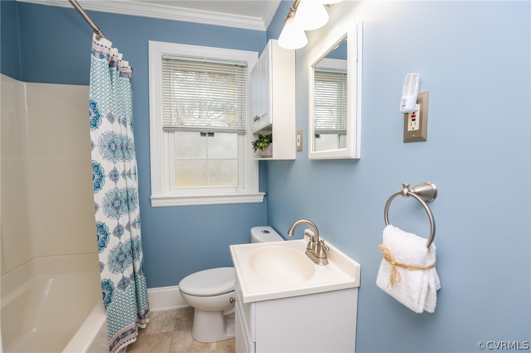 6706 Bethlehem Road Richmond, VA 23230 - Photo 13 of 27 Full Bathroom with linen closet