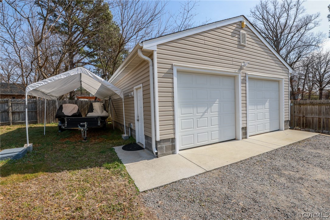 6706 Bethlehem Road Richmond, VA 23230 - Photo 21 of 27 Side entry to the garage