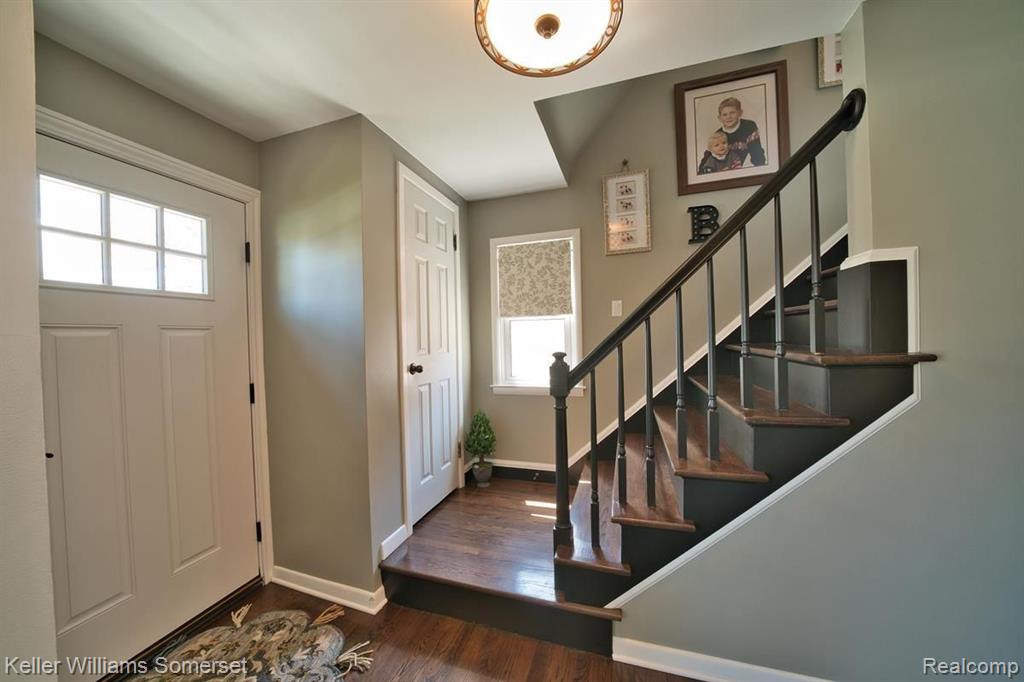 20045 Holiday Road Grosse Pointe Woods, MI 48236 - Photo 12 of 40